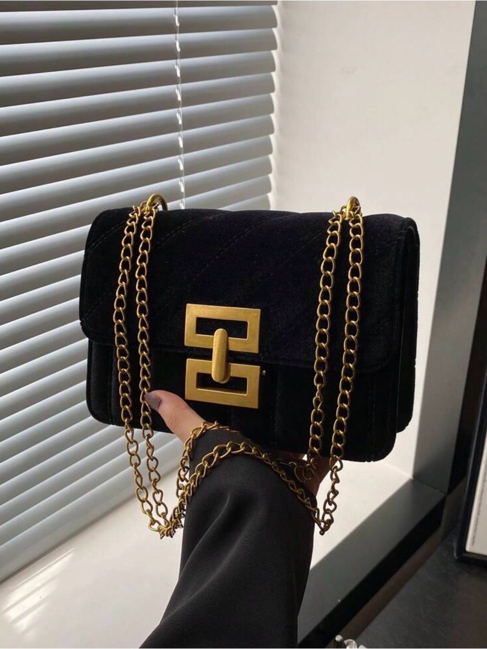 Black velvet crossbody bag🖤